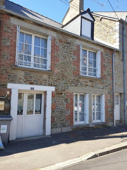 Maison De Ville Situee A 8 Kms Du Mont St Michel Pontorson Exteriör bild