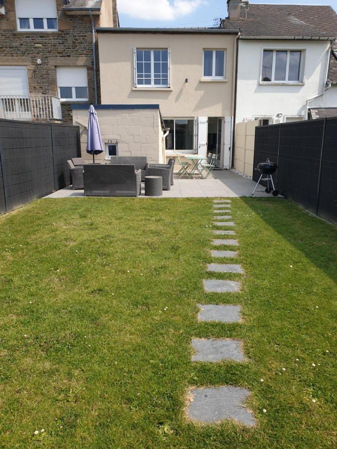 Maison De Ville Situee A 8 Kms Du Mont St Michel Pontorson Exteriör bild